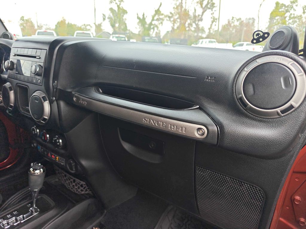 2014 Jeep Wrangler Image 20