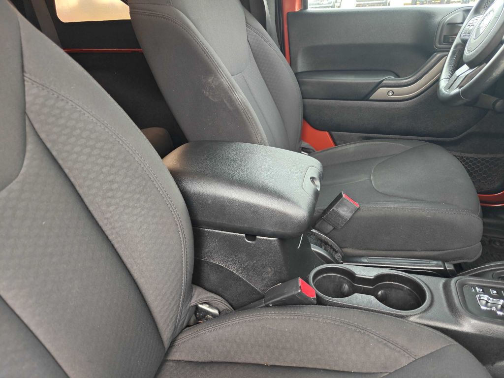 2014 Jeep Wrangler Image 21