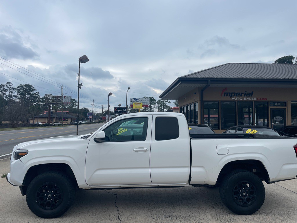 2020 Toyota Tacoma Image 2