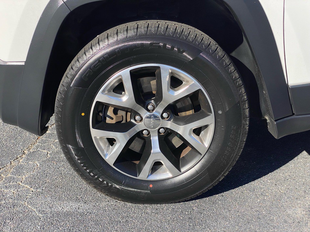 2017 Jeep Cherokee Image 13