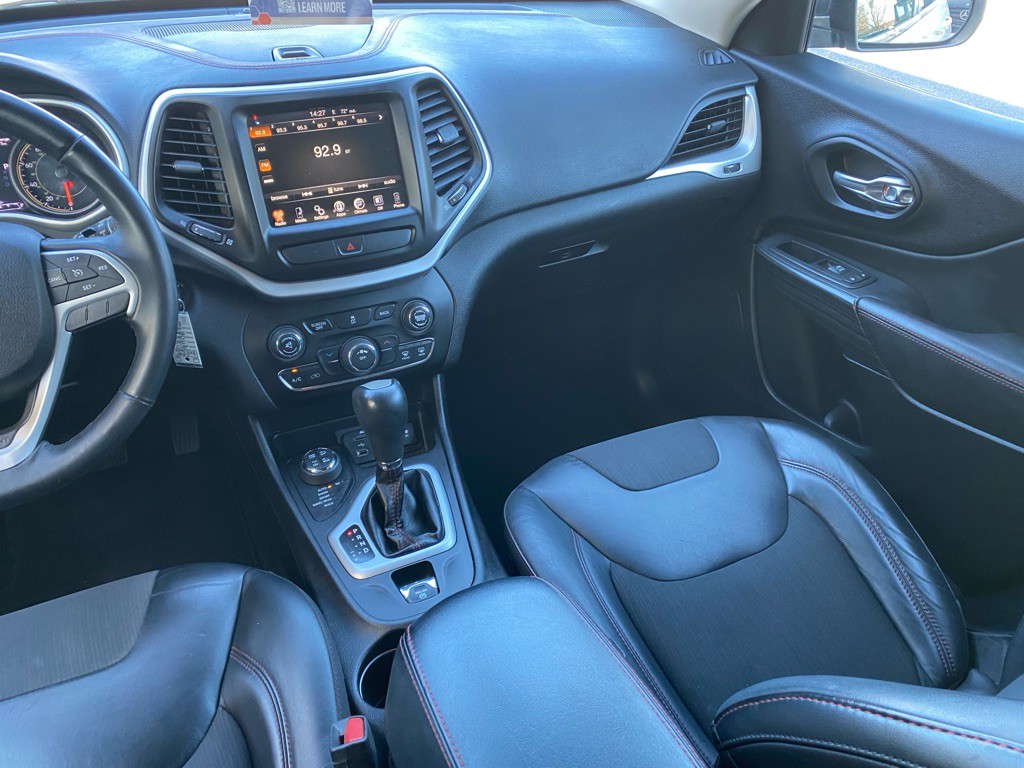 2017 Jeep Cherokee Image 18