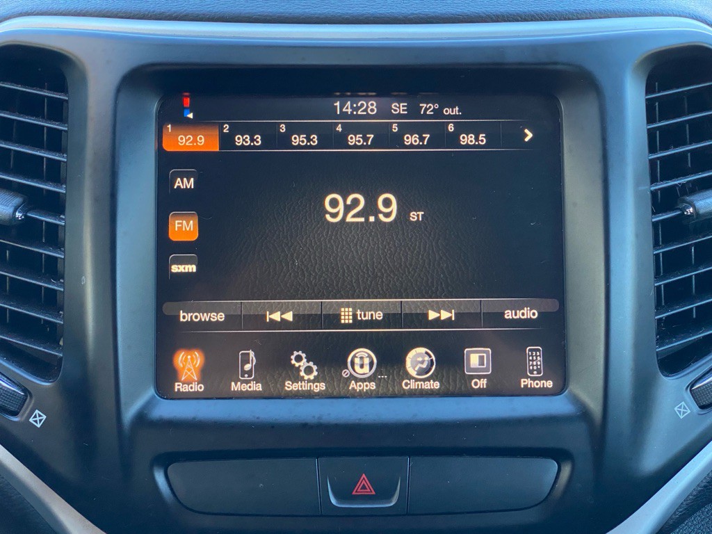 2017 Jeep Cherokee Image 22