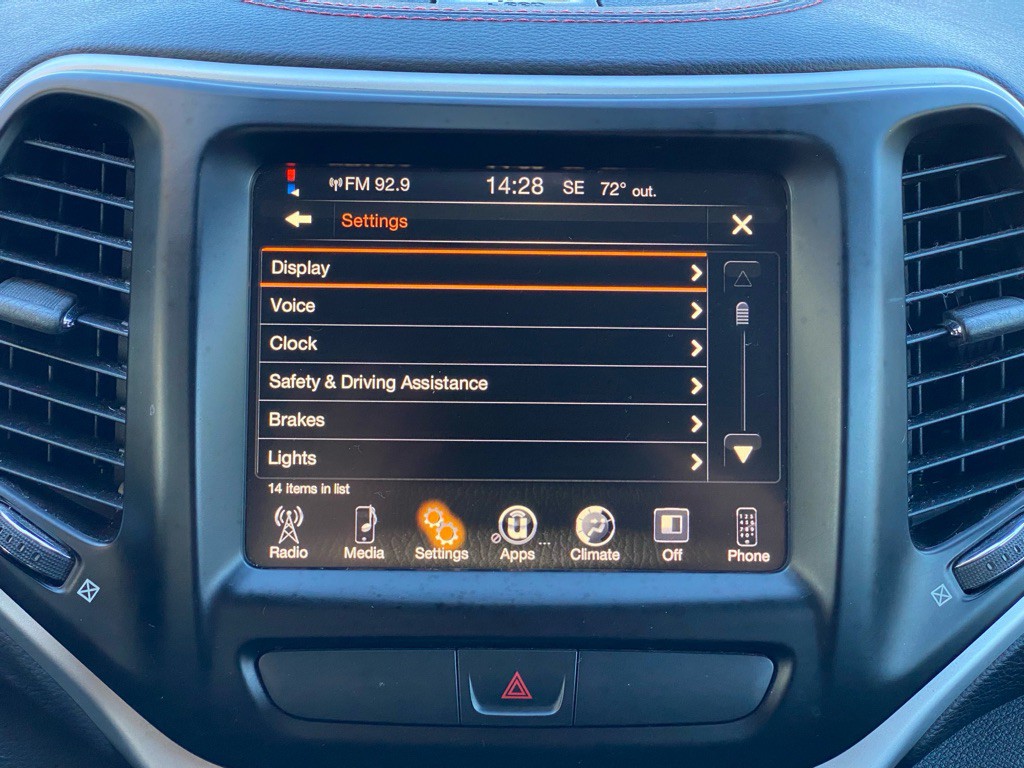 2017 Jeep Cherokee Image 23