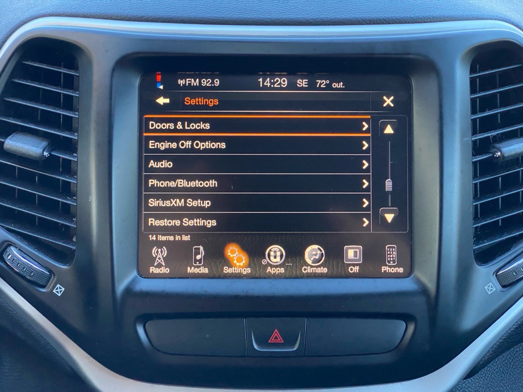 2017 Jeep Cherokee Image 24