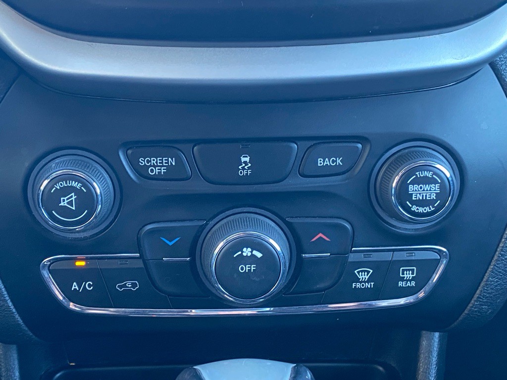 2017 Jeep Cherokee Image 27