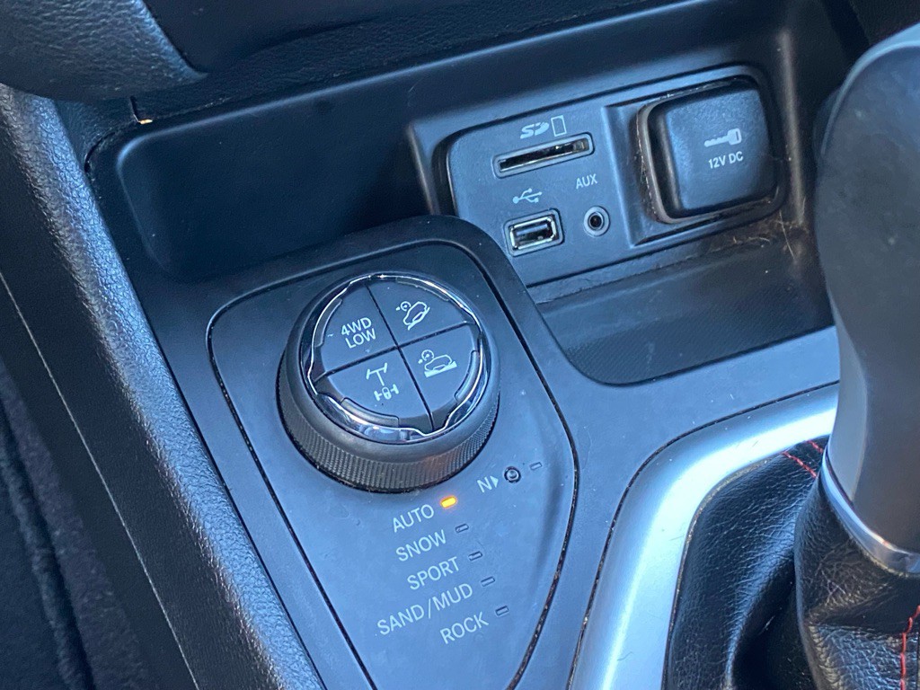 2017 Jeep Cherokee Image 28