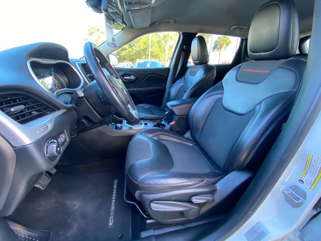 2017 Jeep Cherokee Image 35