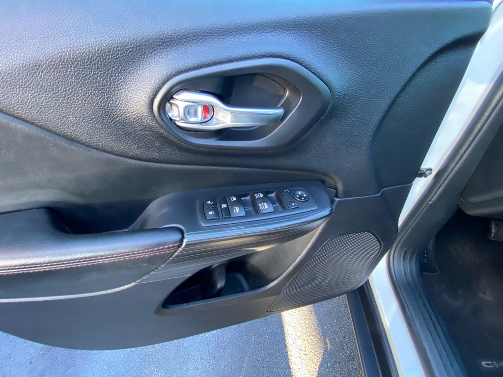 2017 Jeep Cherokee Image 39