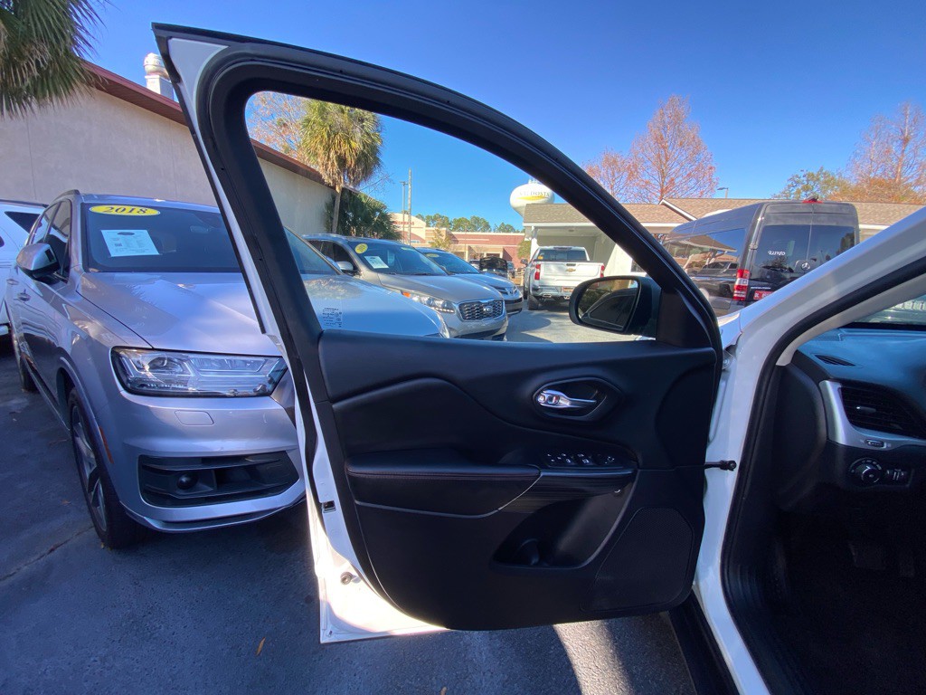 2017 Jeep Cherokee Image 40