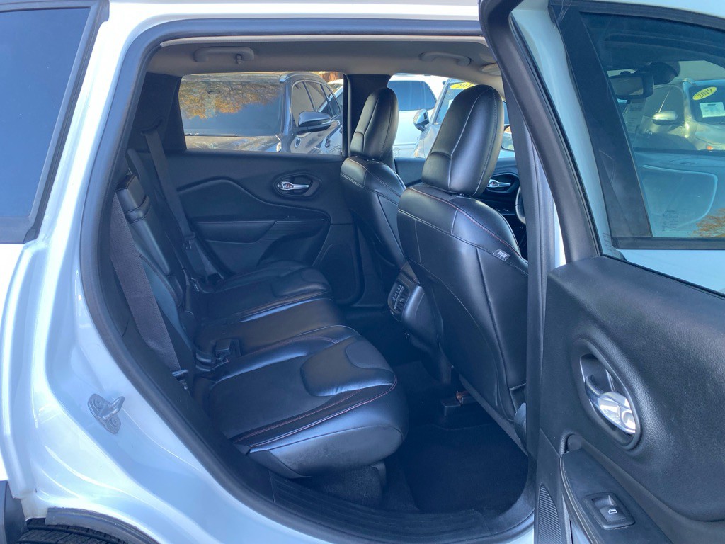 2017 Jeep Cherokee Image 48