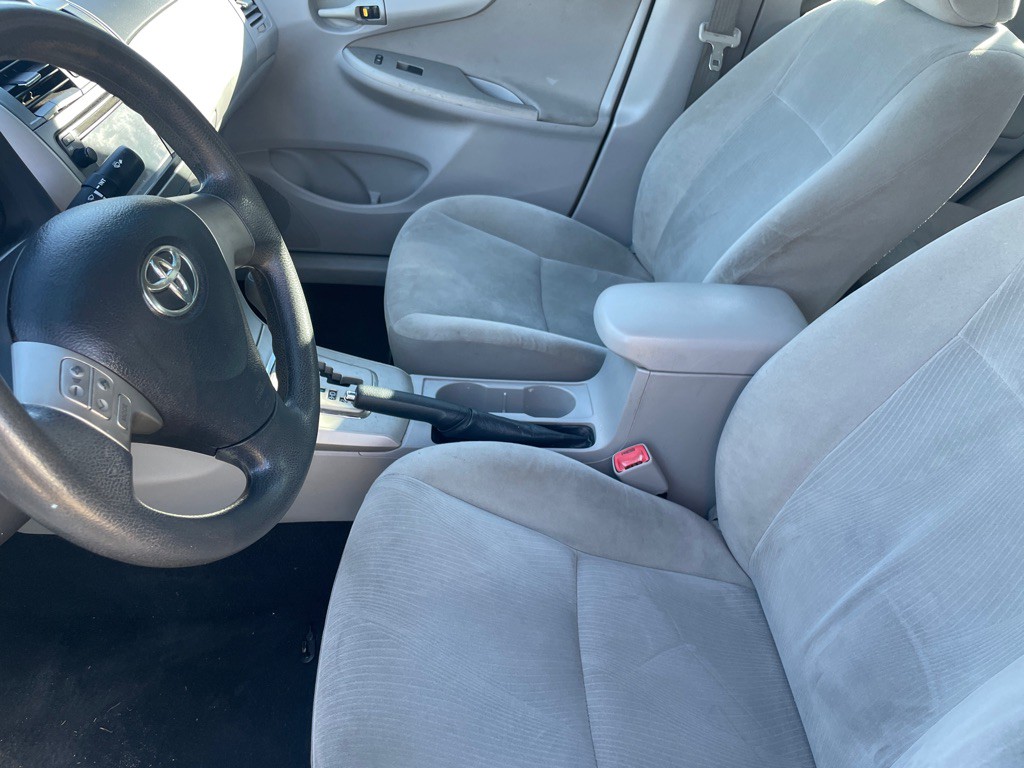 2013 Toyota Corolla Image 8