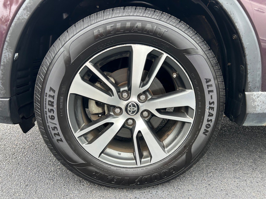 2017 Toyota Rav4 Image 10
