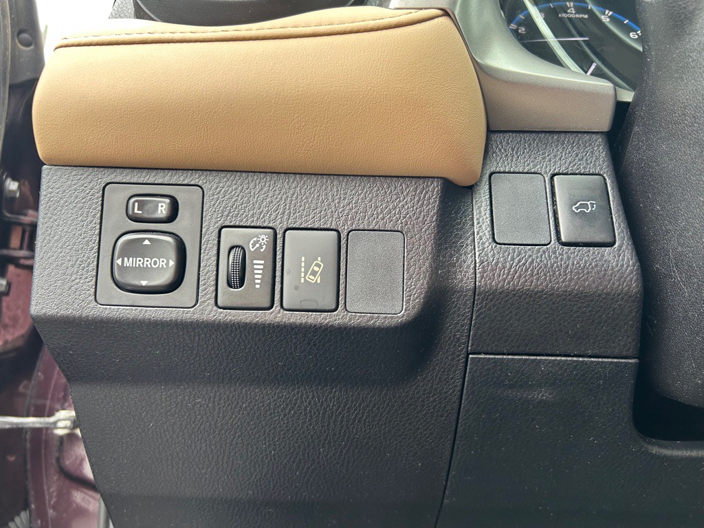 2017 Toyota Rav4 Image 14