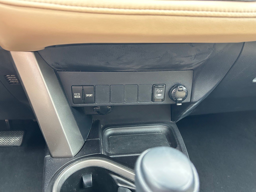 2017 Toyota Rav4 Image 19