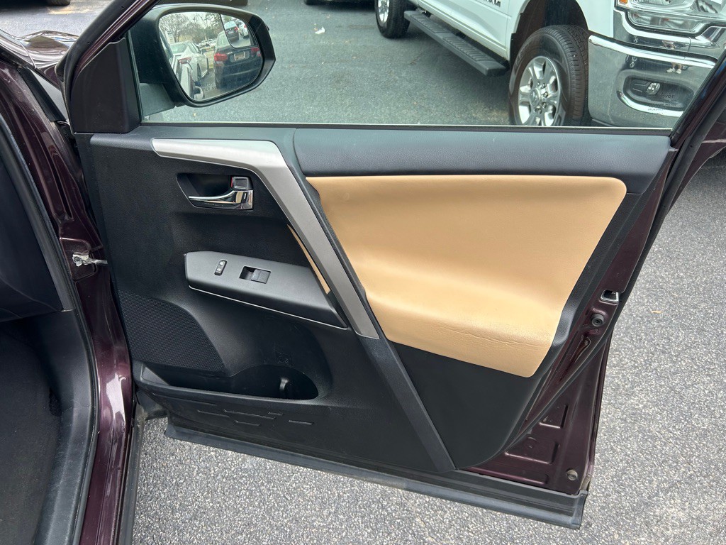 2017 Toyota Rav4 Image 22