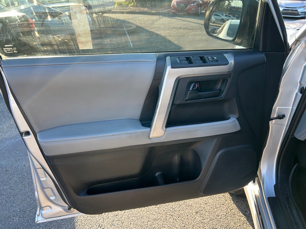 2010 Toyota 4Runner Image 12