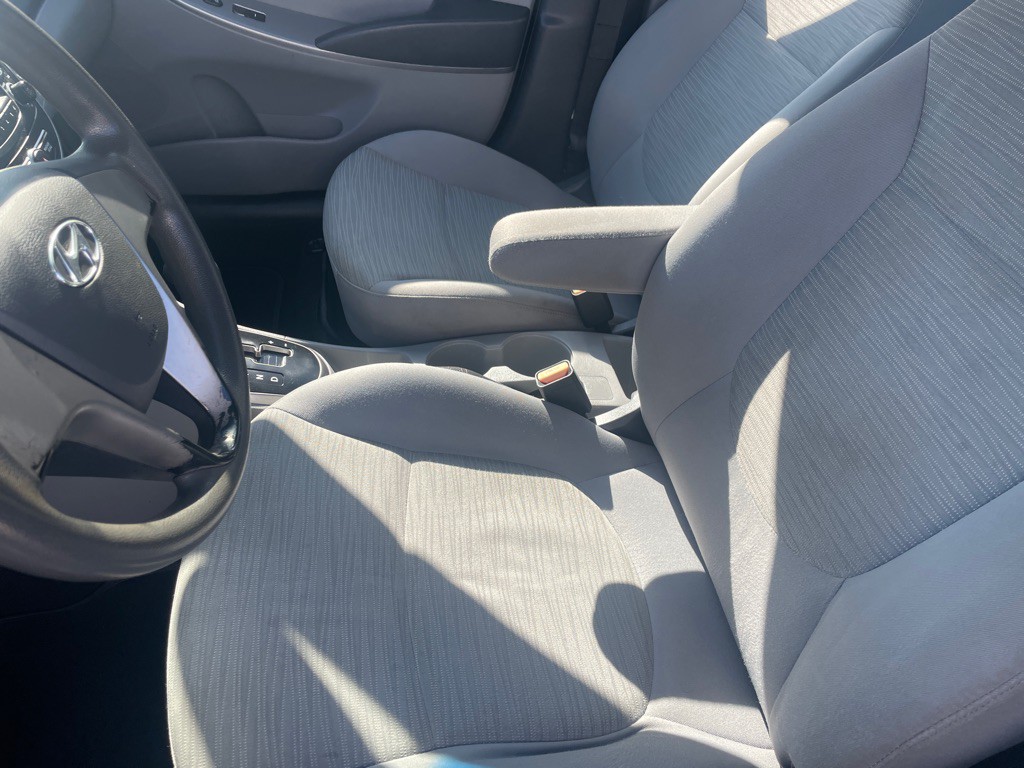 2015 Hyundai Accent Image 8