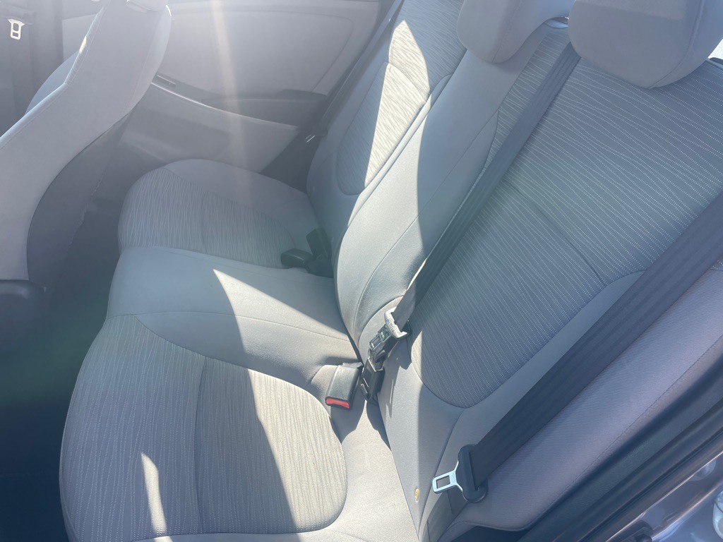 2015 Hyundai Accent Image 9