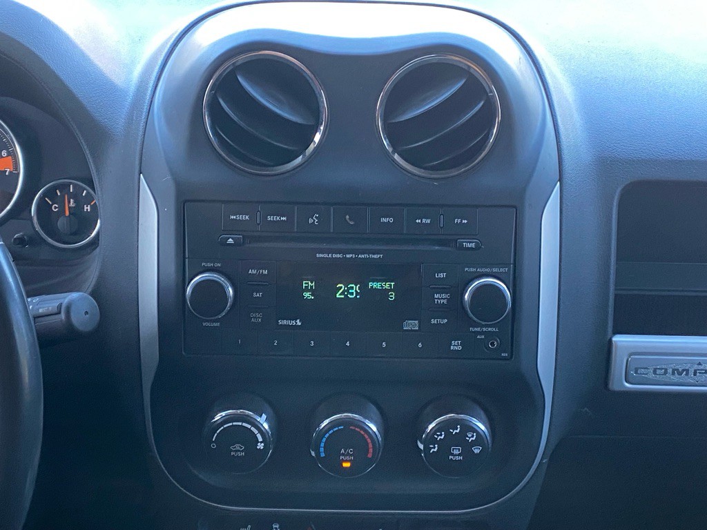 2017 Jeep Compass Image 18