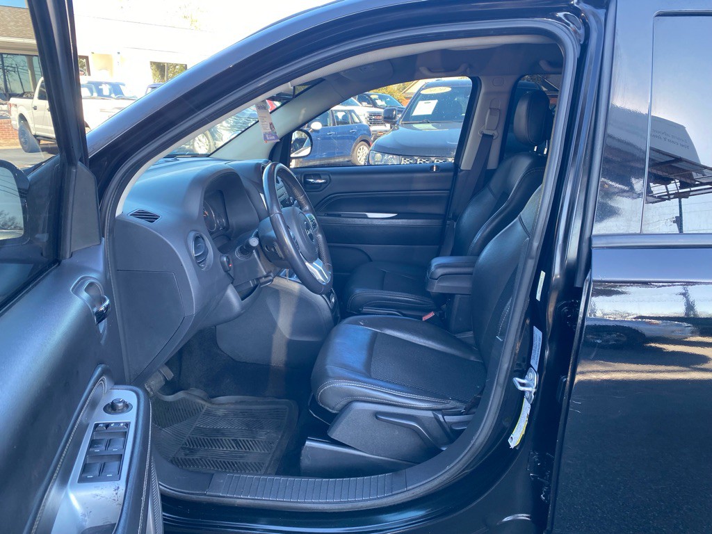 2017 Jeep Compass Image 25