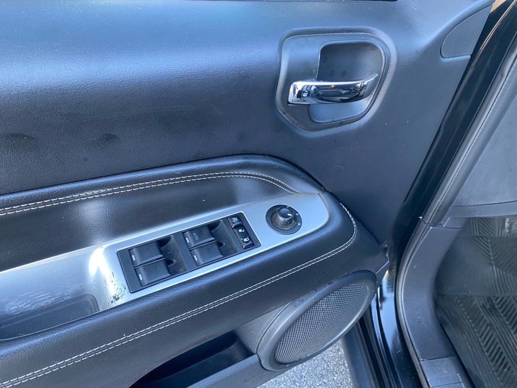 2017 Jeep Compass Image 30