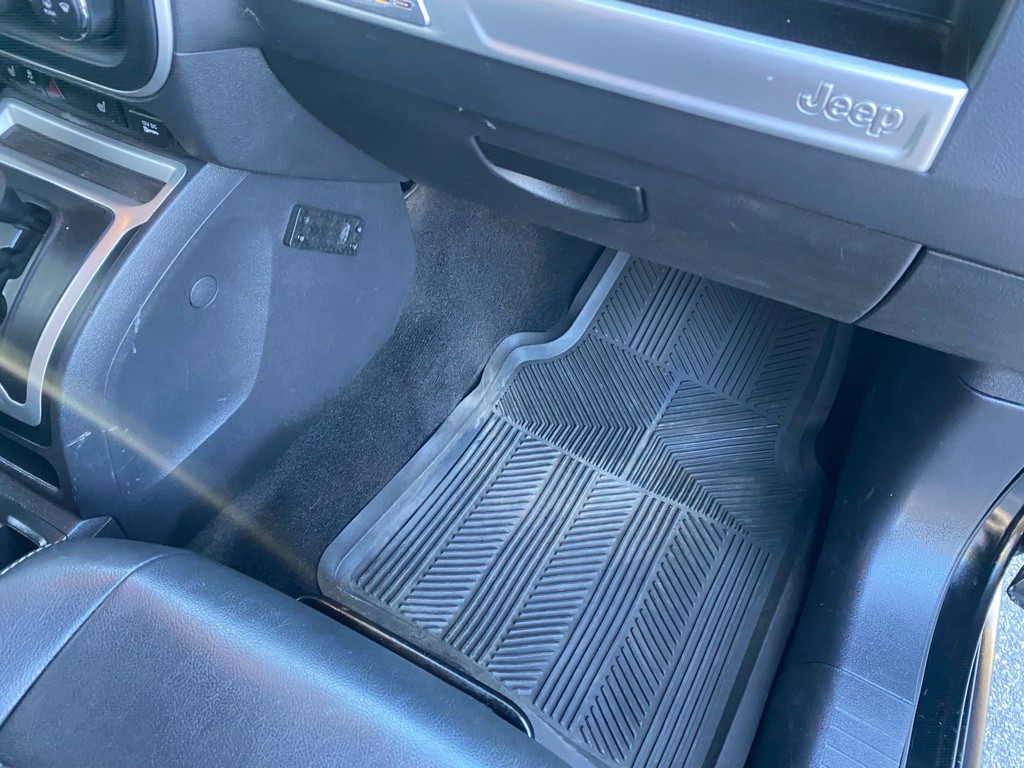 2017 Jeep Compass Image 37