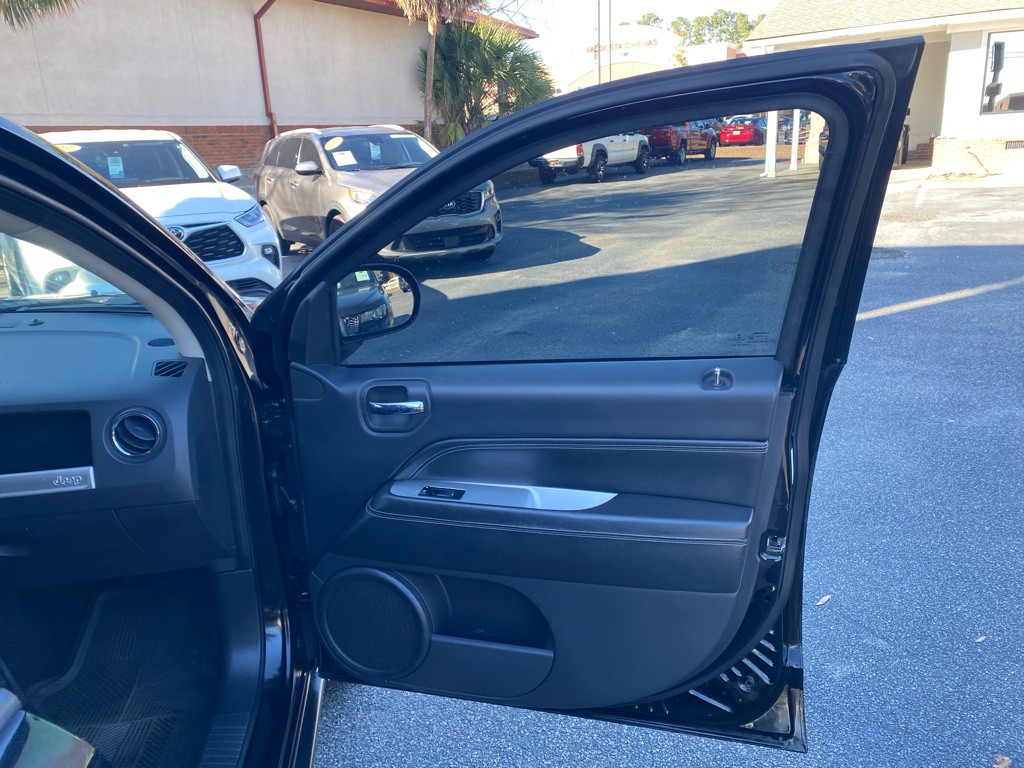 2017 Jeep Compass Image 38