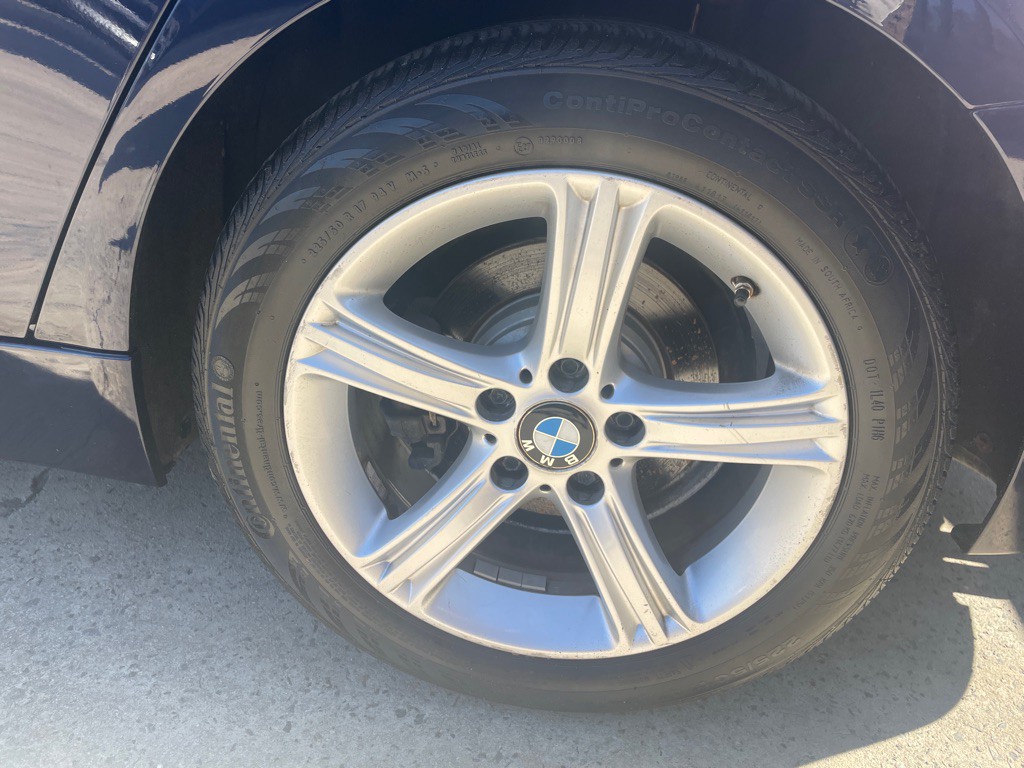 2015 BMW 3 Series Image 9