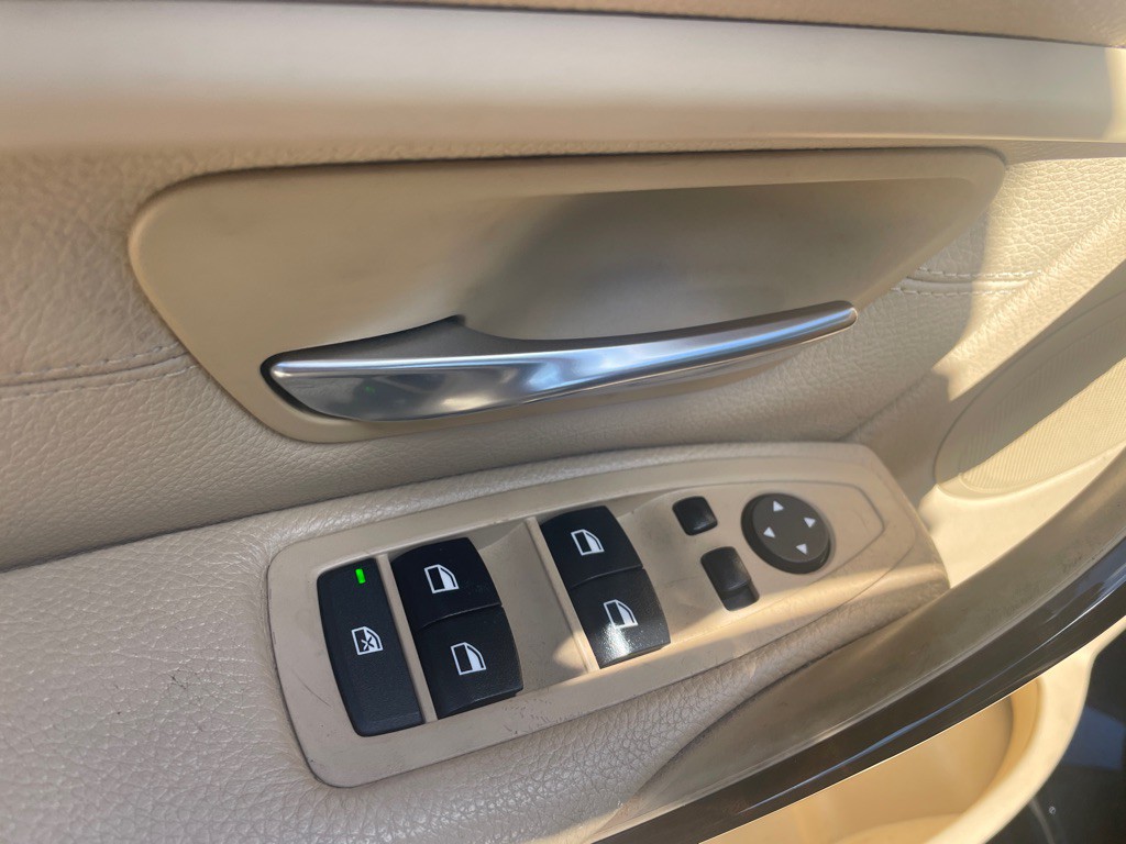 2015 BMW 3 Series Image 15