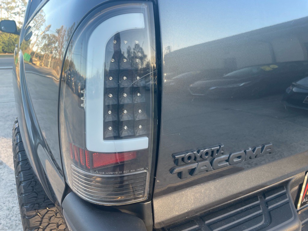 2015 Toyota Tacoma Image 9