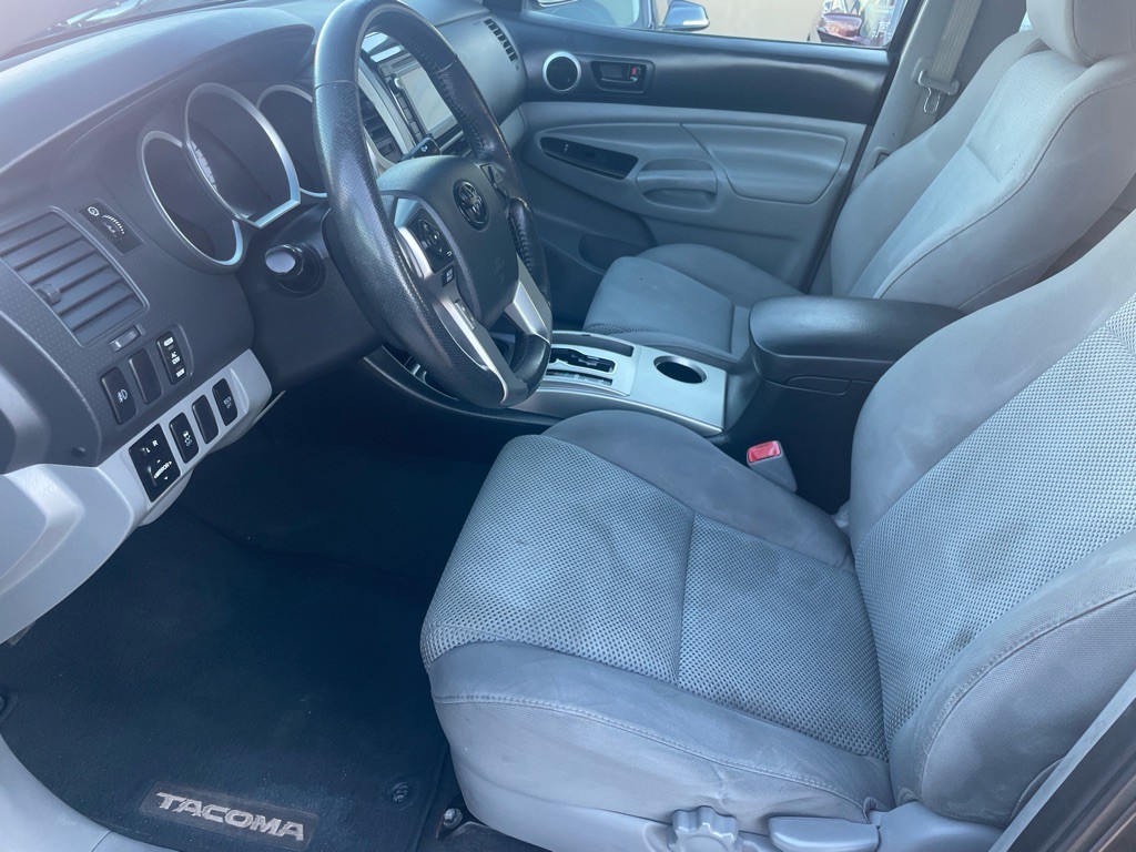 2015 Toyota Tacoma Image 12