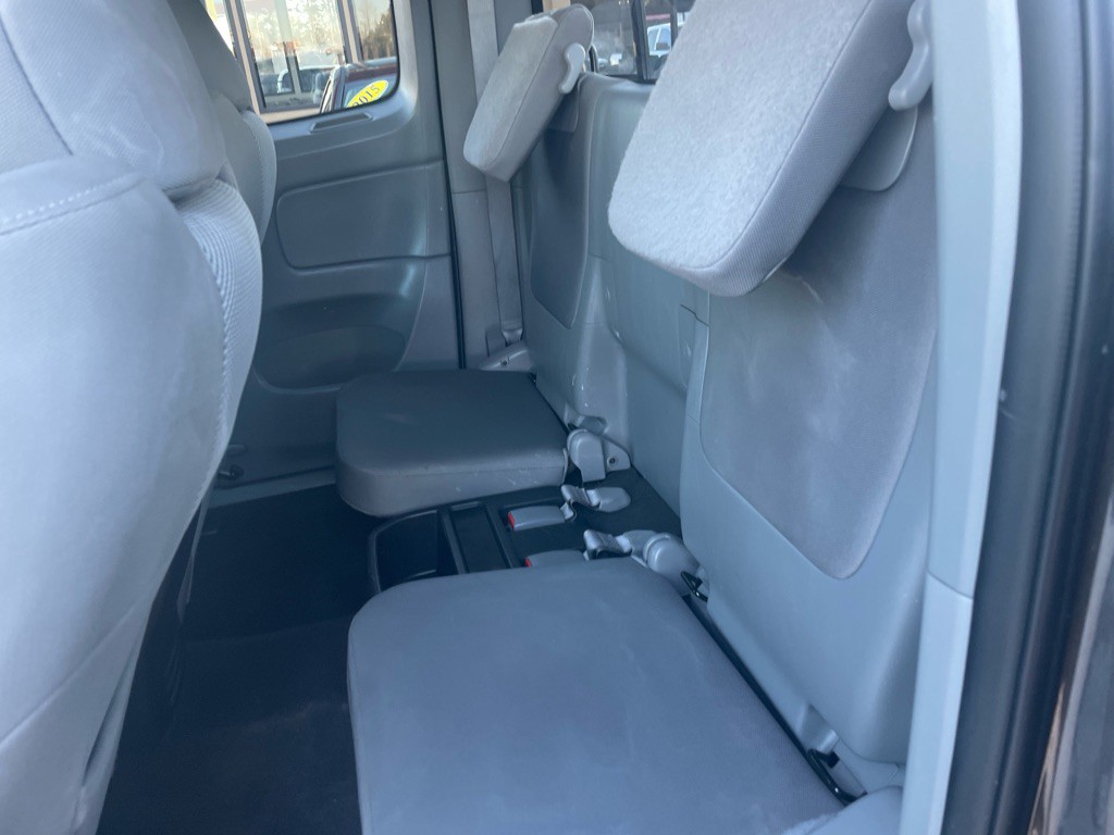 2015 Toyota Tacoma Image 13