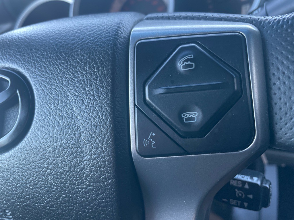 2015 Toyota Tacoma Image 18