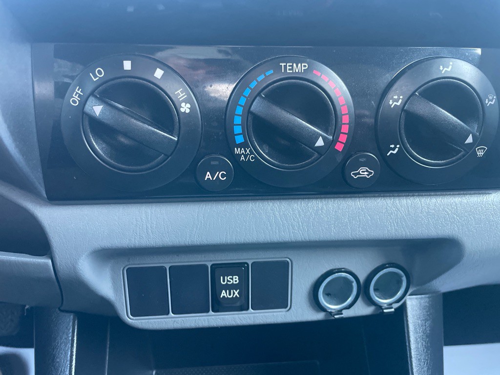 2015 Toyota Tacoma Image 21