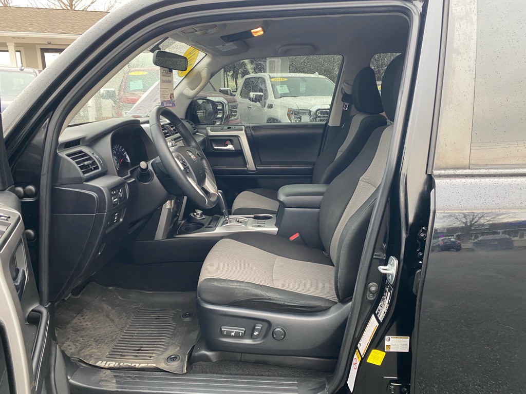 2019 Toyota 4Runner Image 30