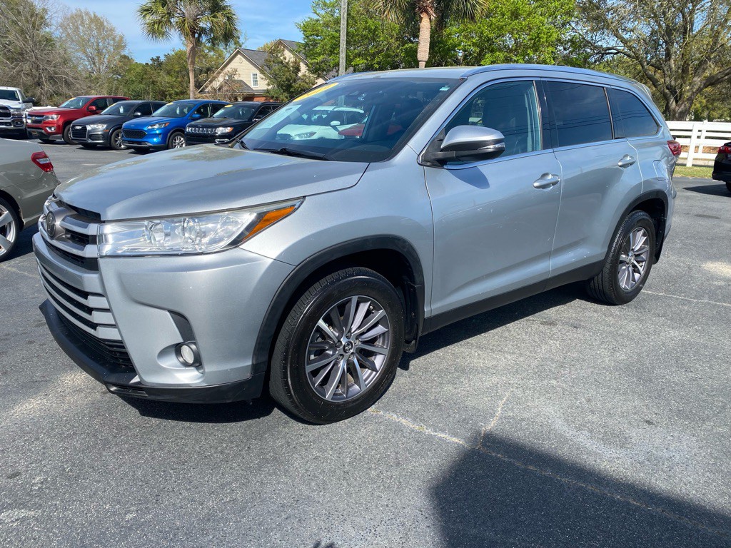 2019 Toyota Highlander Image 1
