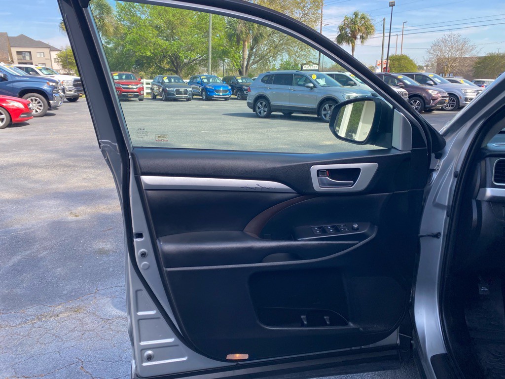 2019 Toyota Highlander Image 39