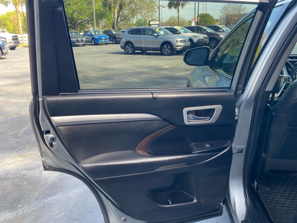 2019 Toyota Highlander Image 76