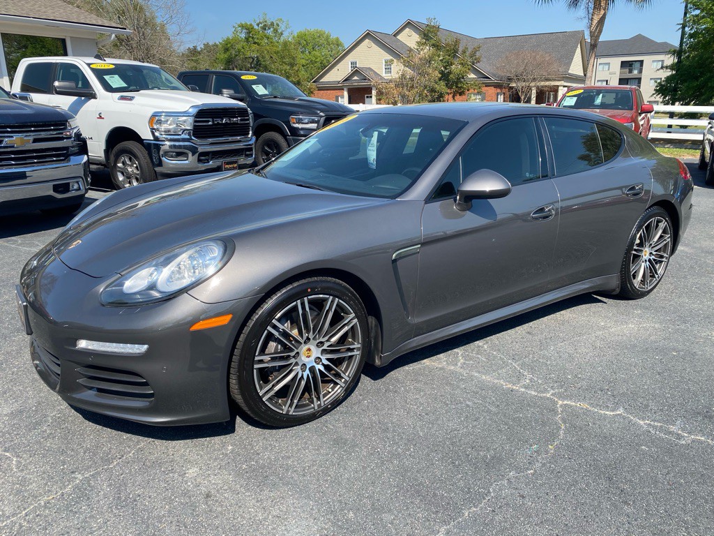 2016 Porsche Panamera Image 1