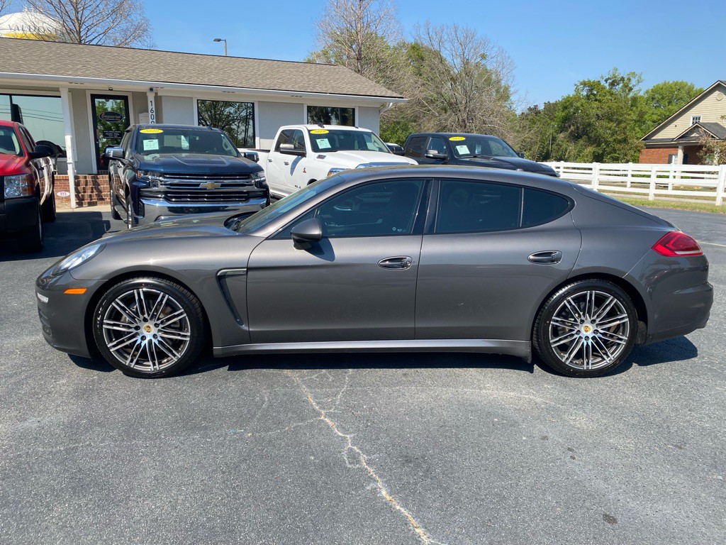 2016 Porsche Panamera Image 3