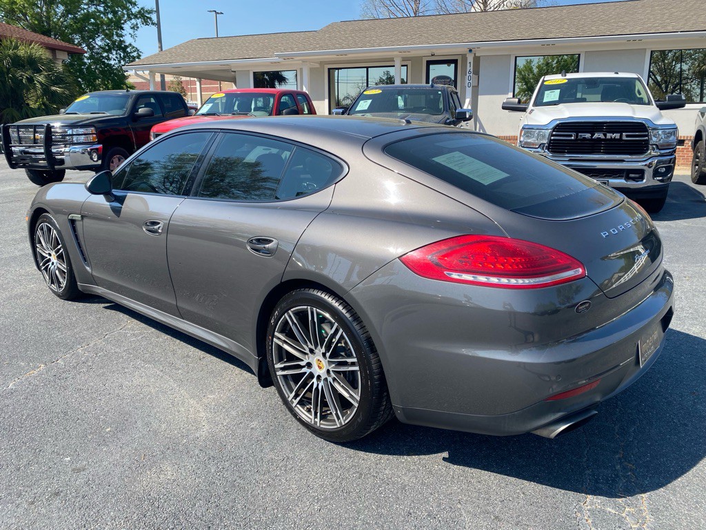 2016 Porsche Panamera Image 4