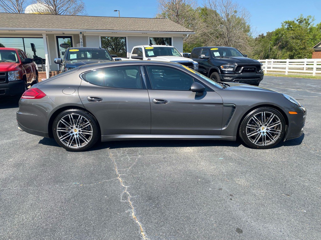 2016 Porsche Panamera Image 6