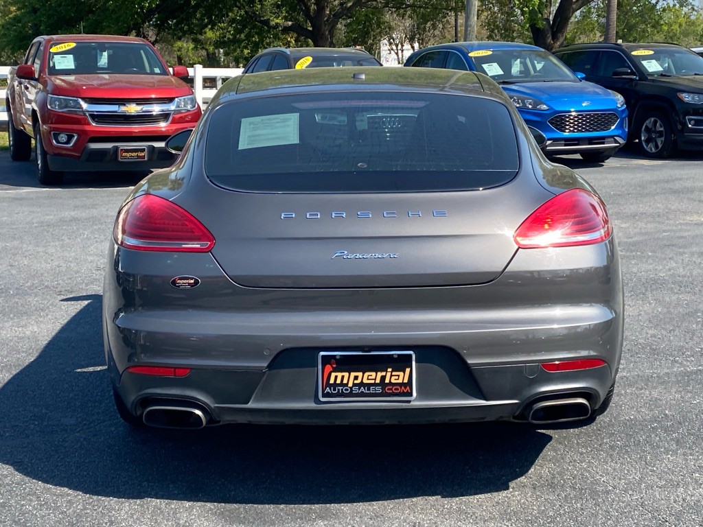 2016 Porsche Panamera Image 8