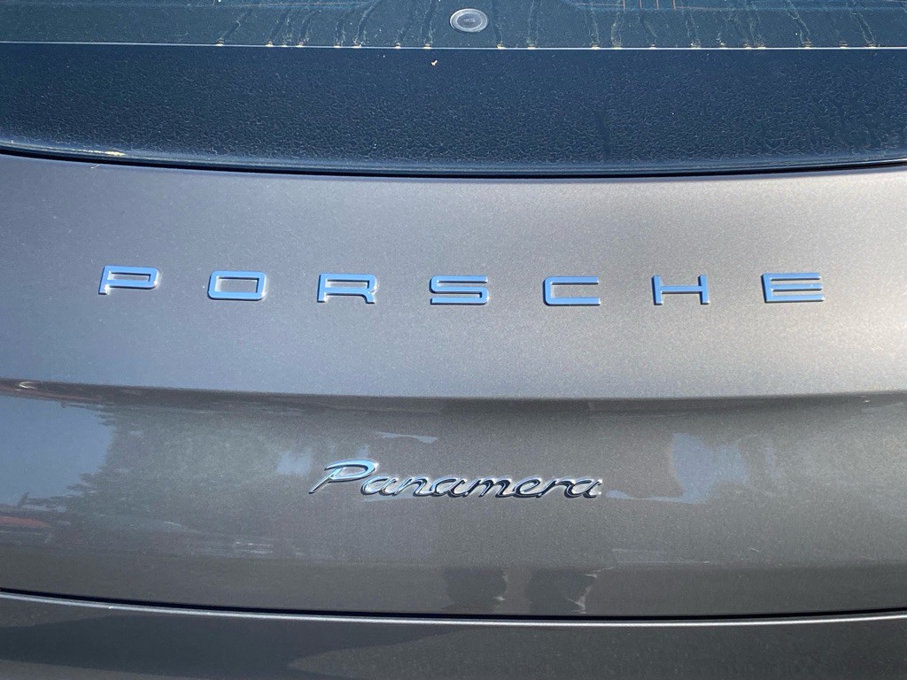 2016 Porsche Panamera Image 11