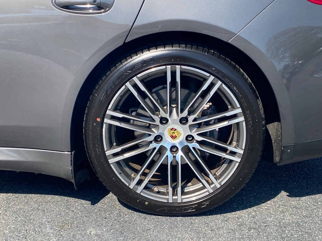 2016 Porsche Panamera Image 12