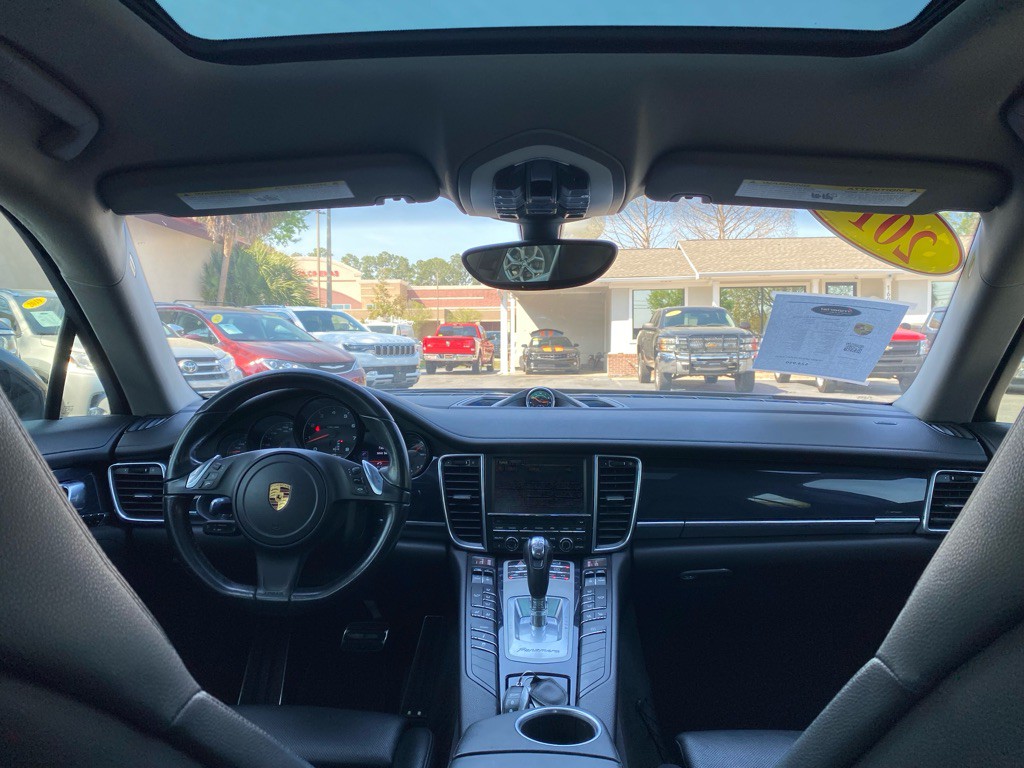 2016 Porsche Panamera Image 14