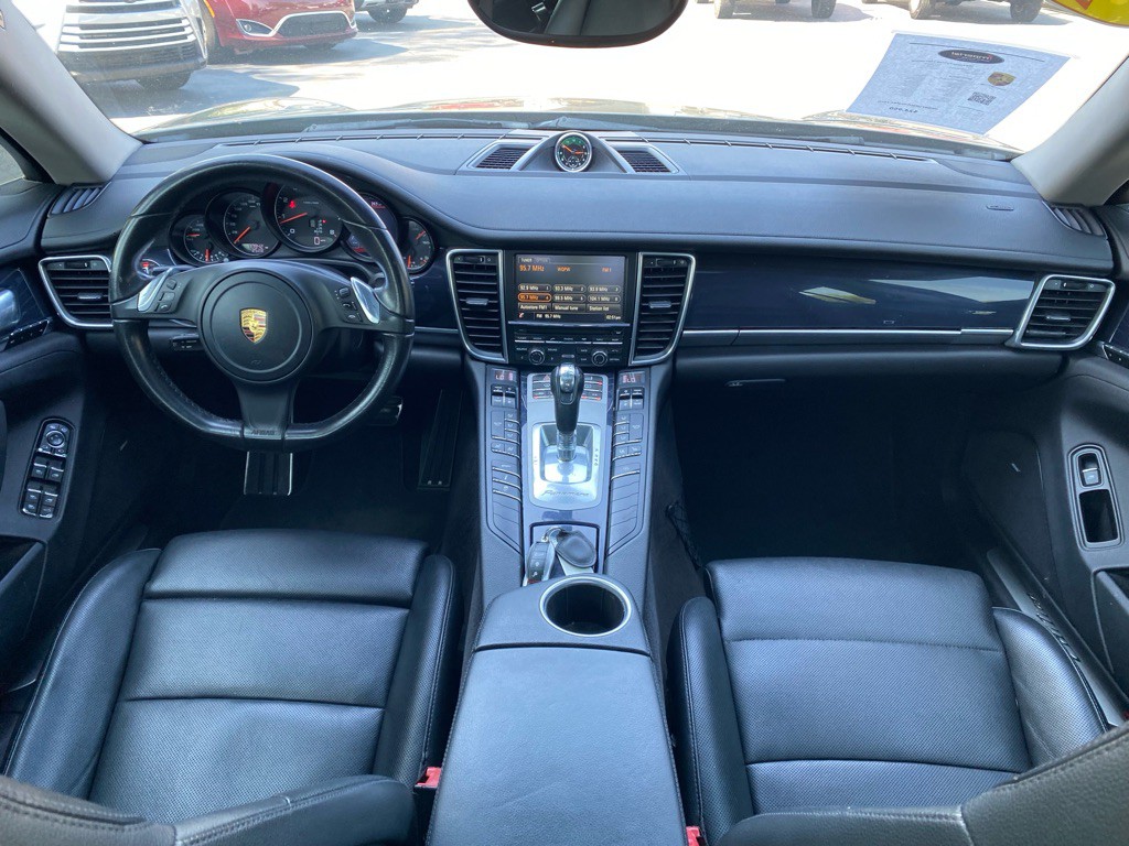 2016 Porsche Panamera Image 15