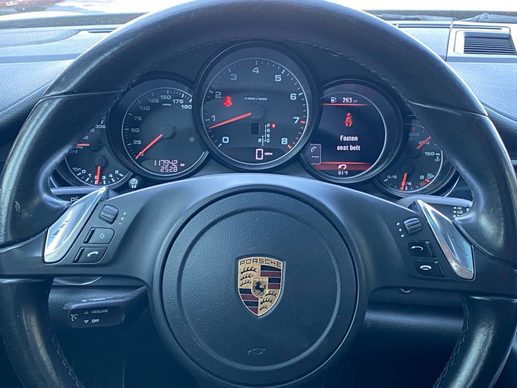 2016 Porsche Panamera Image 18