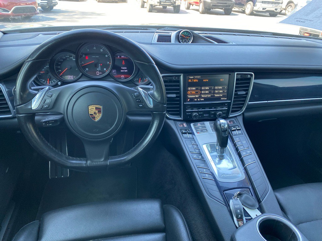 2016 Porsche Panamera Image 19