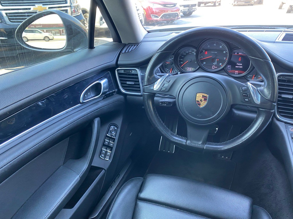 2016 Porsche Panamera Image 20